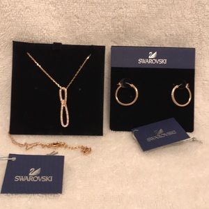 Swarovski crystal pendant & hoop earrings. Rose